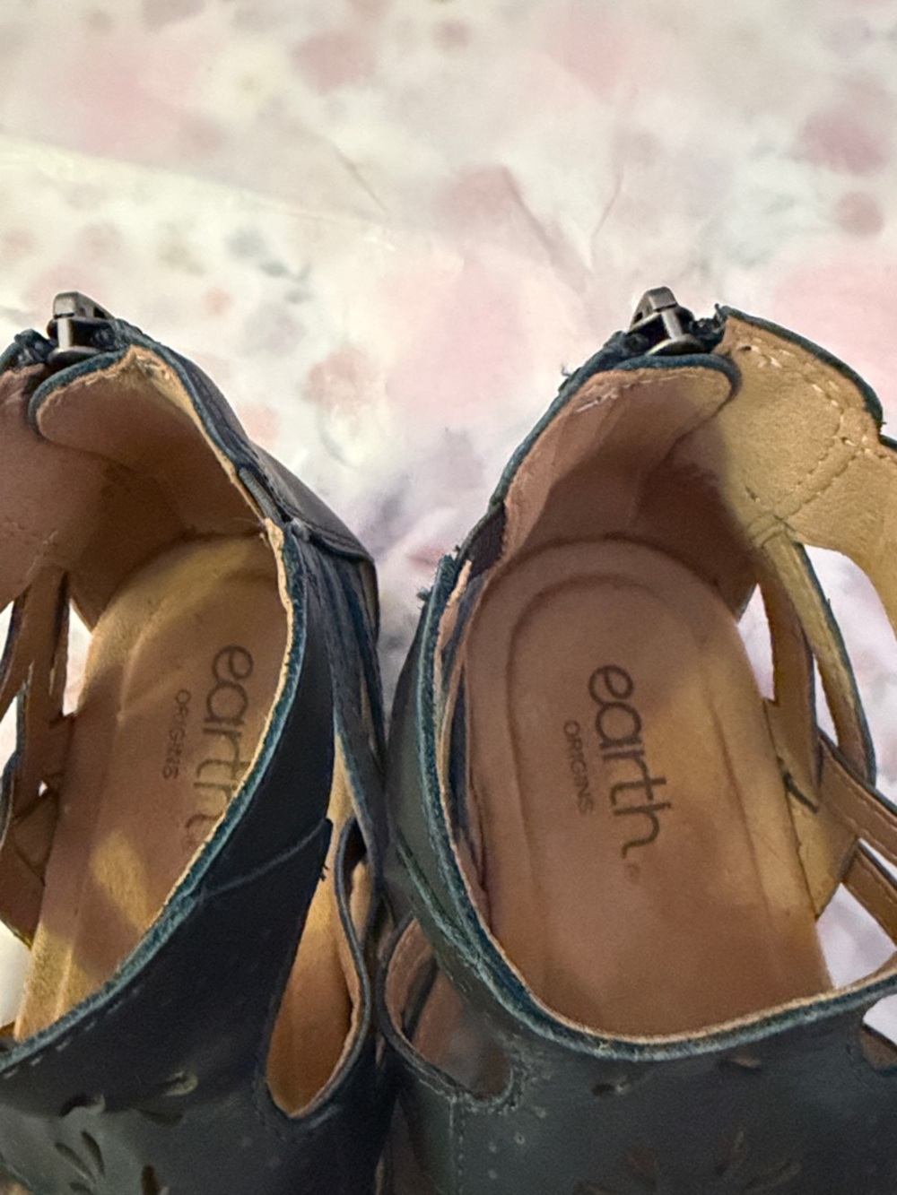 Earth Origins Blue Cutout Strappy Sandals NWOT - Picture 5 of 6